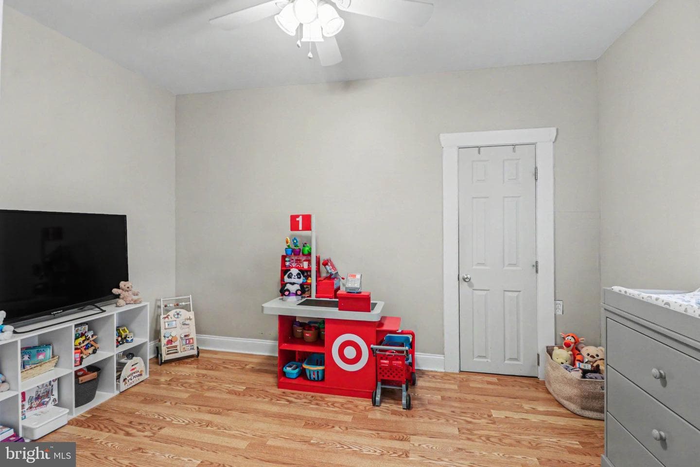 289 Clark Street photo 16