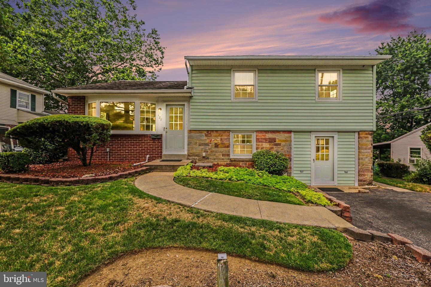 127 Henry Road photo 1