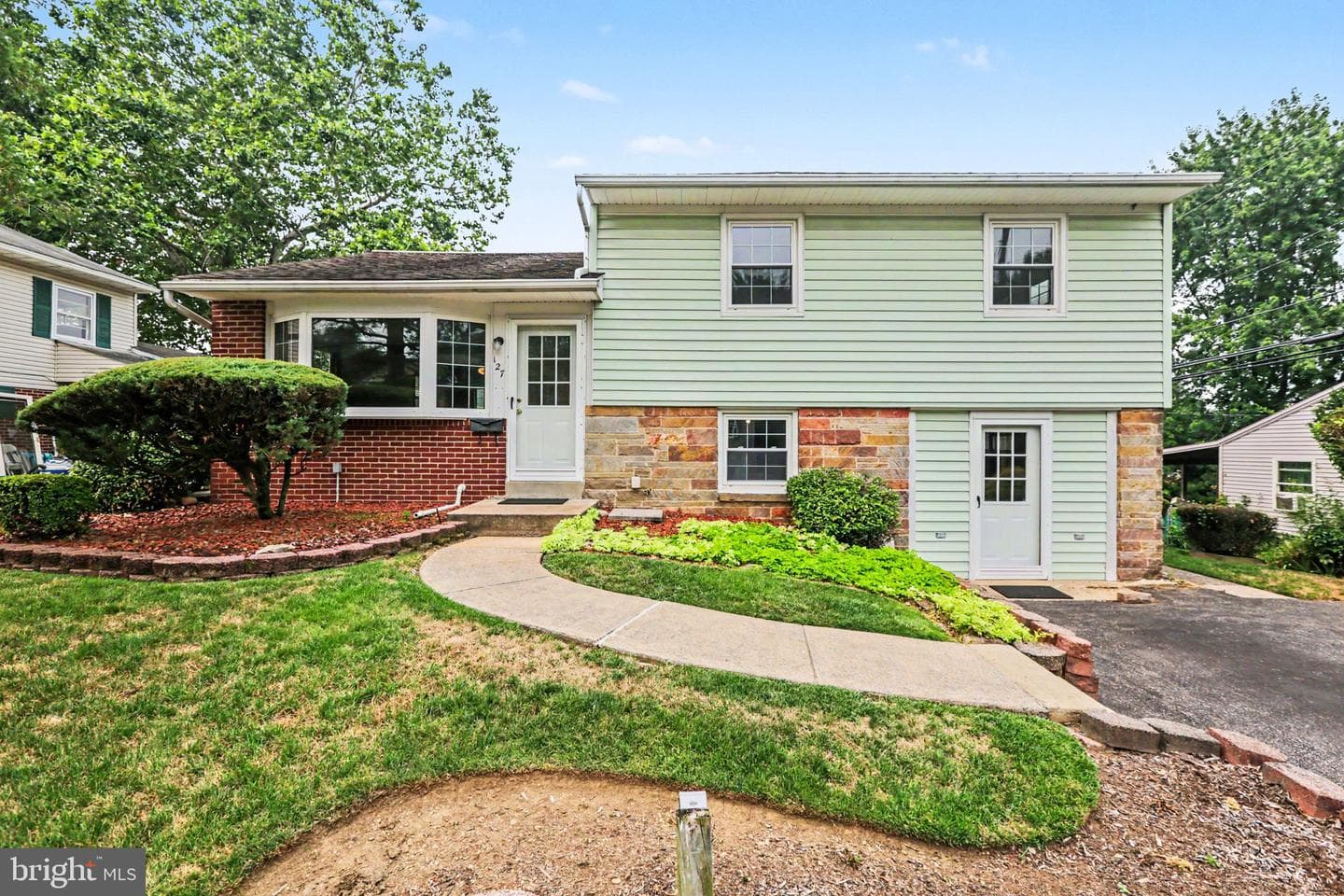 127 Henry Road photo 2