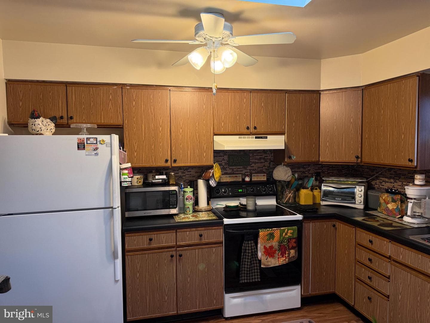 831 Charlotte Way photo 4