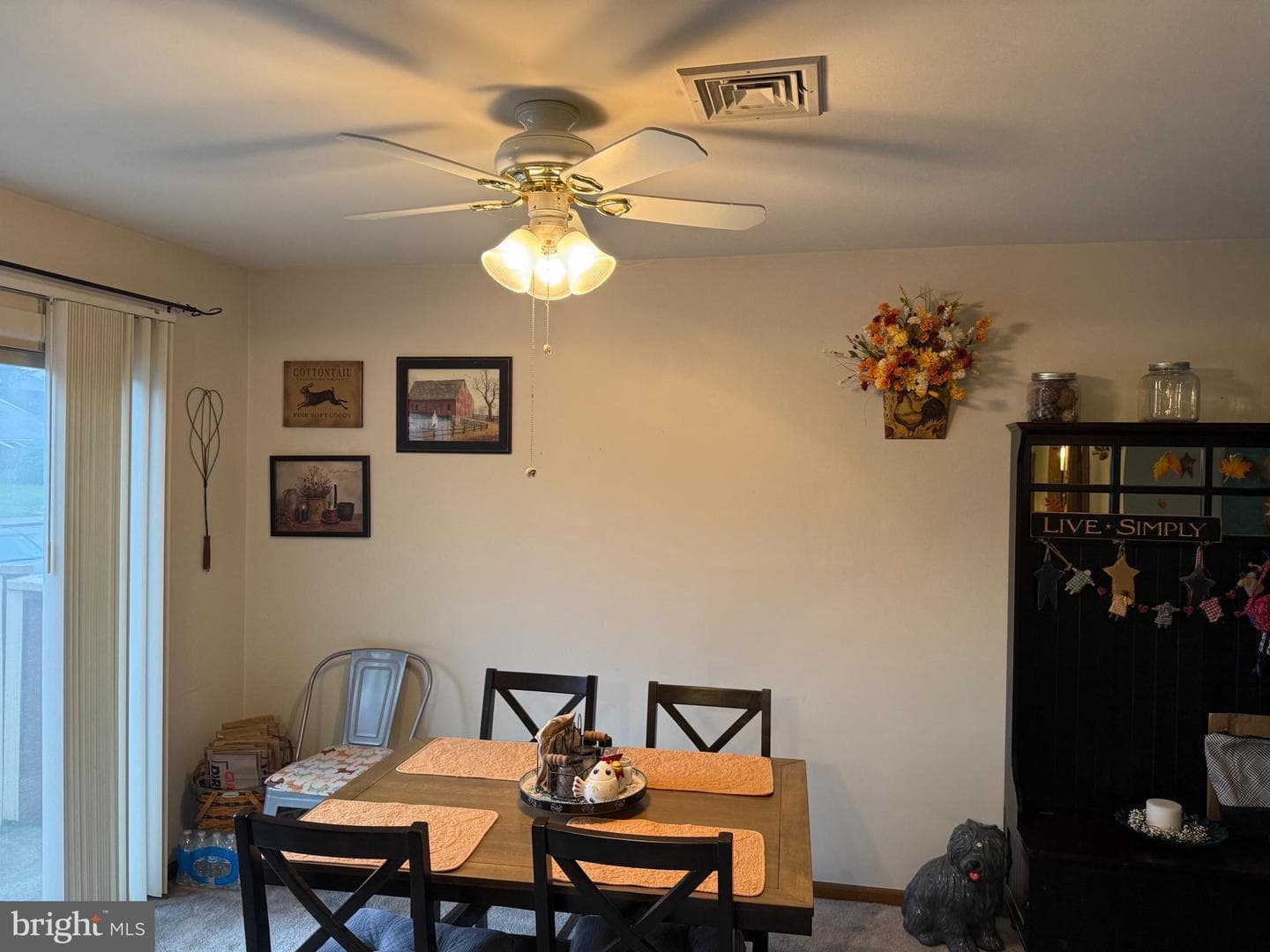 831 Charlotte Way photo 7