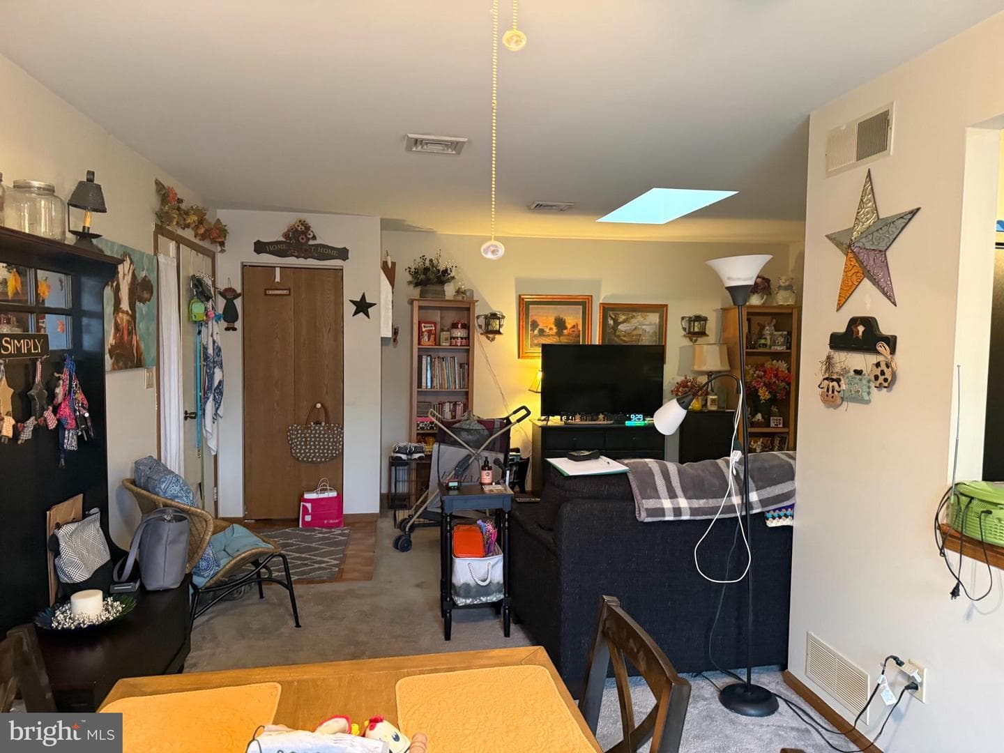 831 Charlotte Way photo 8