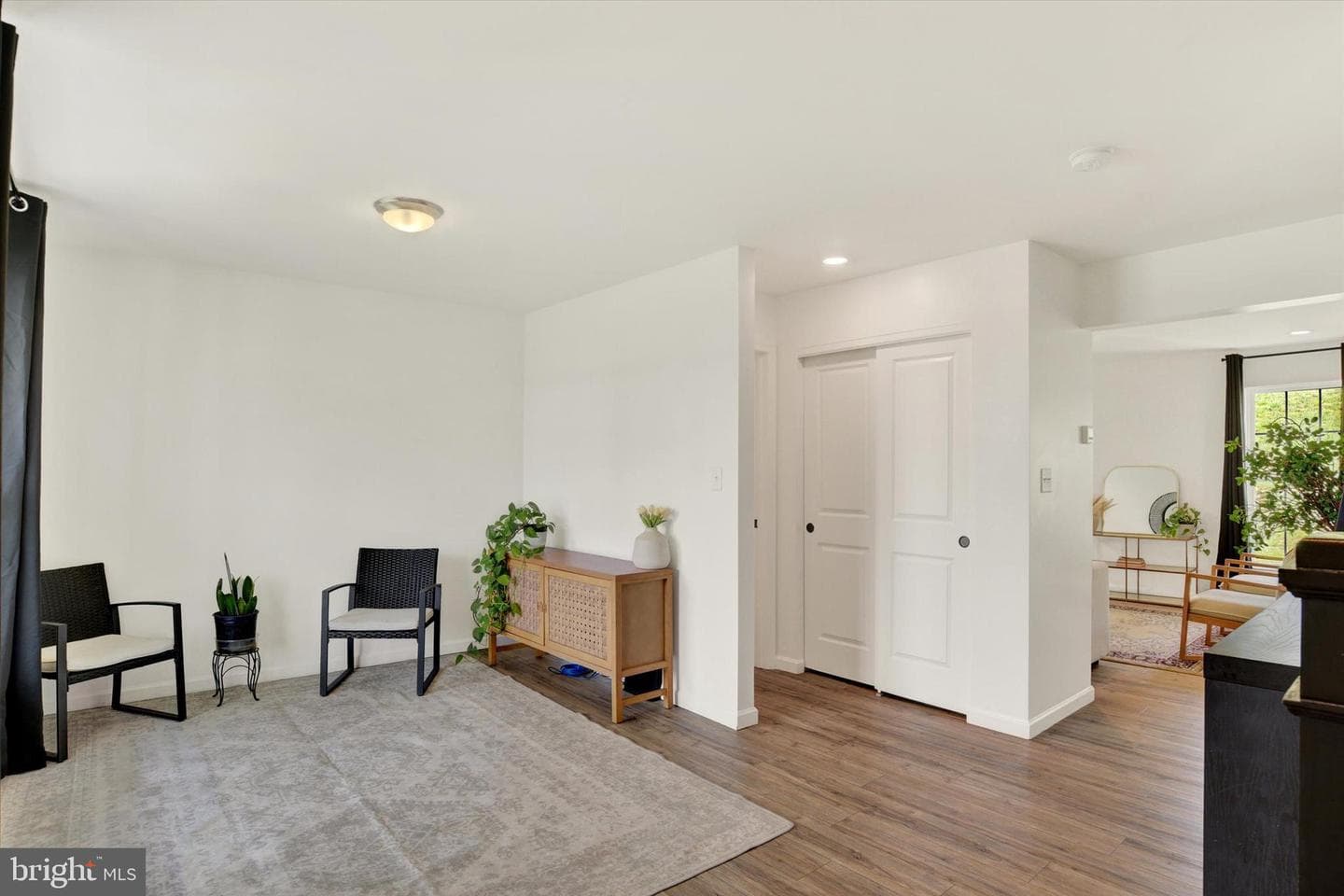 587 Smoke House Drive photo 4