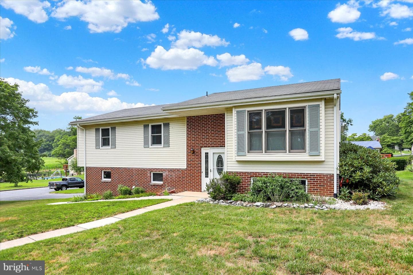 61 Sheraton Drive photo 3