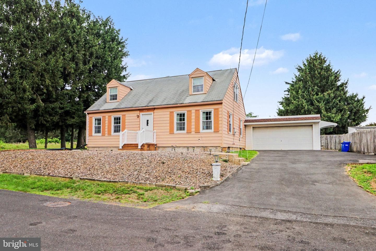 114 Maple Drive photo 2