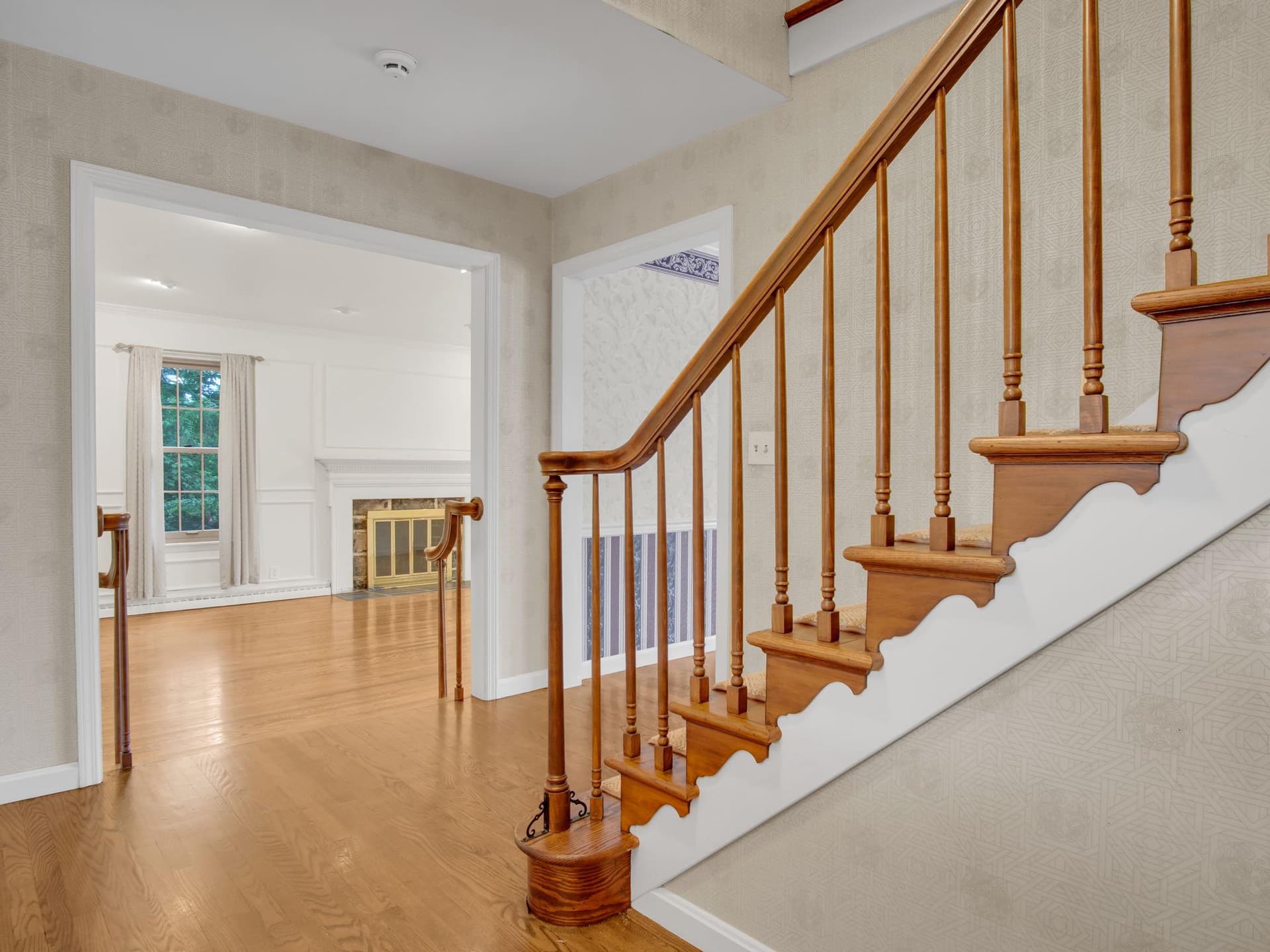 1009 Drayer Court photo 2