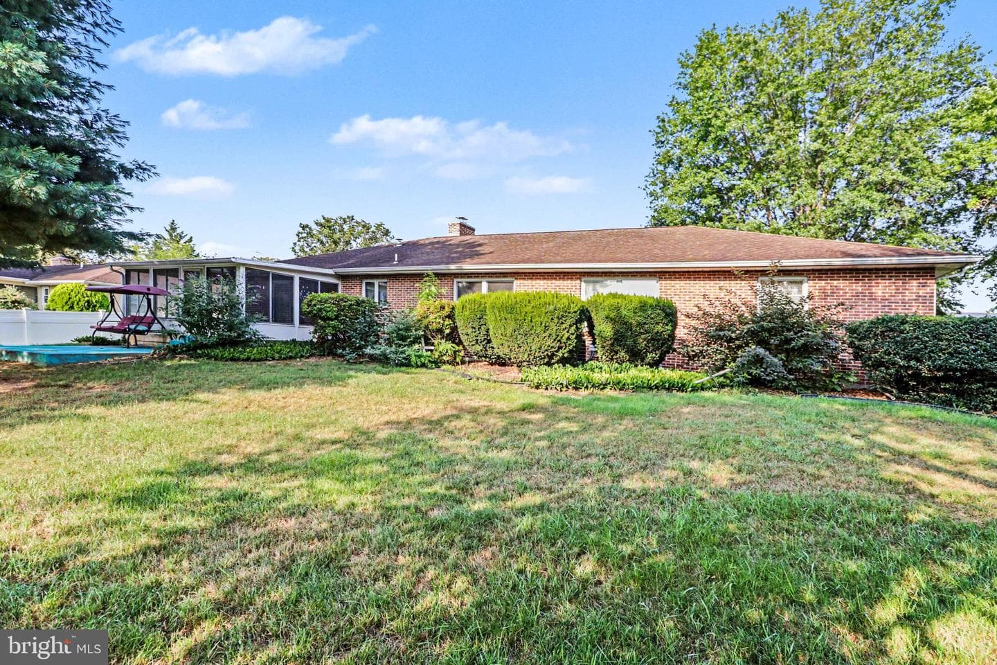 6 Strawberry Lane photo 2
