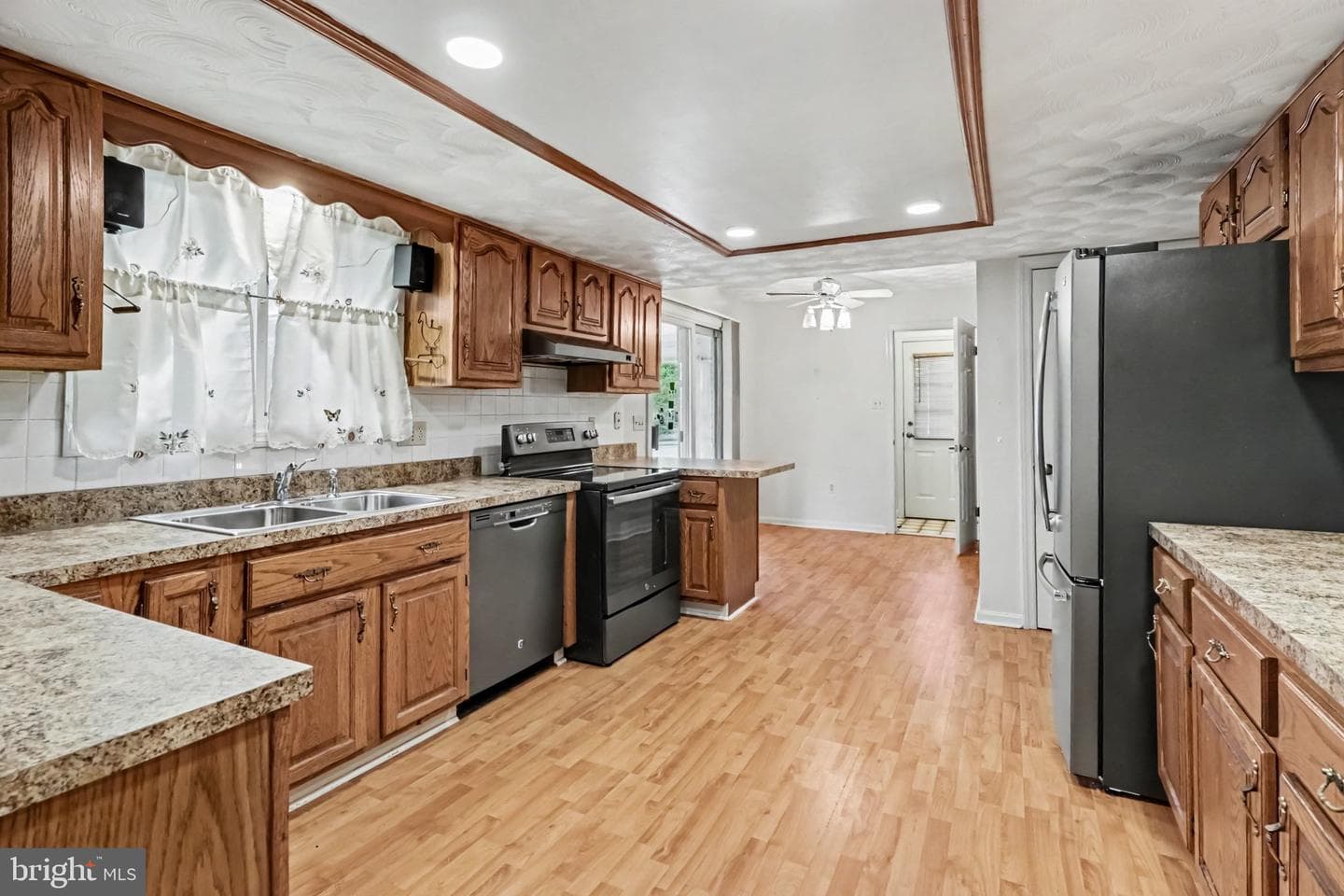 6 Strawberry Lane photo 3