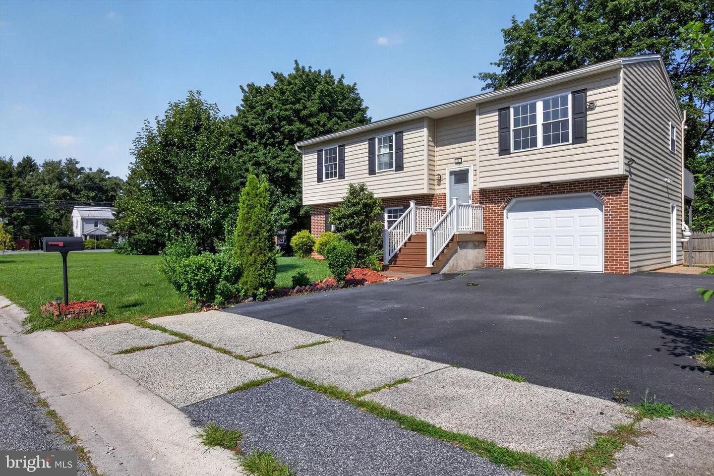 2 Raspberry Dr photo 2