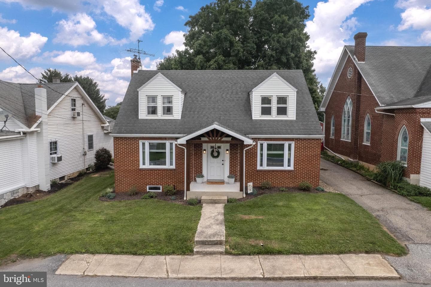 12 Strohm Road photo 1