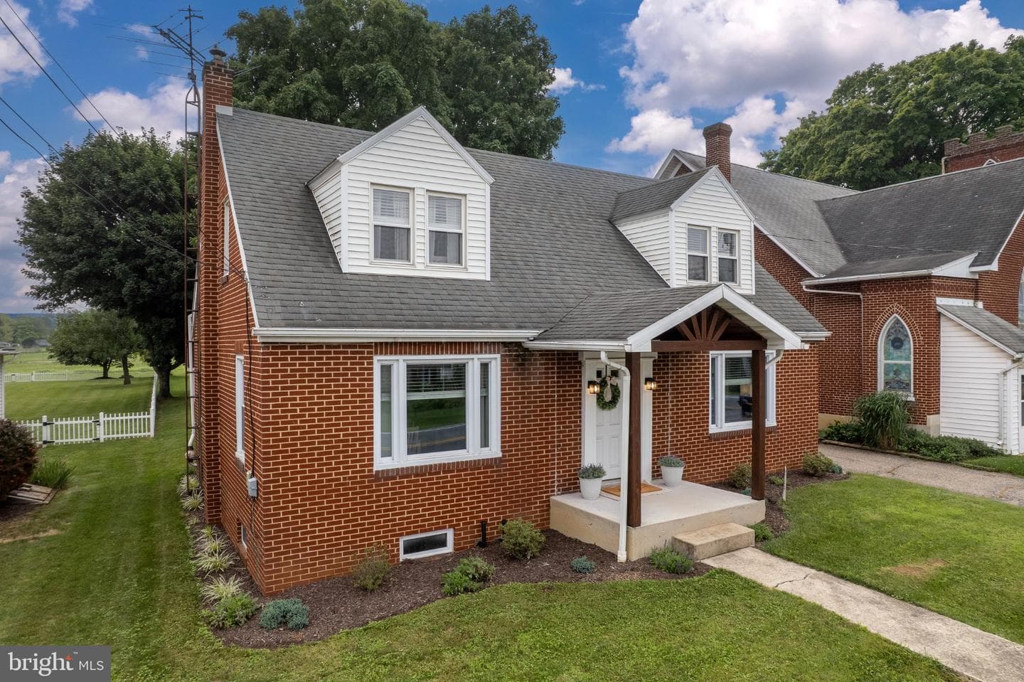 12 Strohm Road photo 2