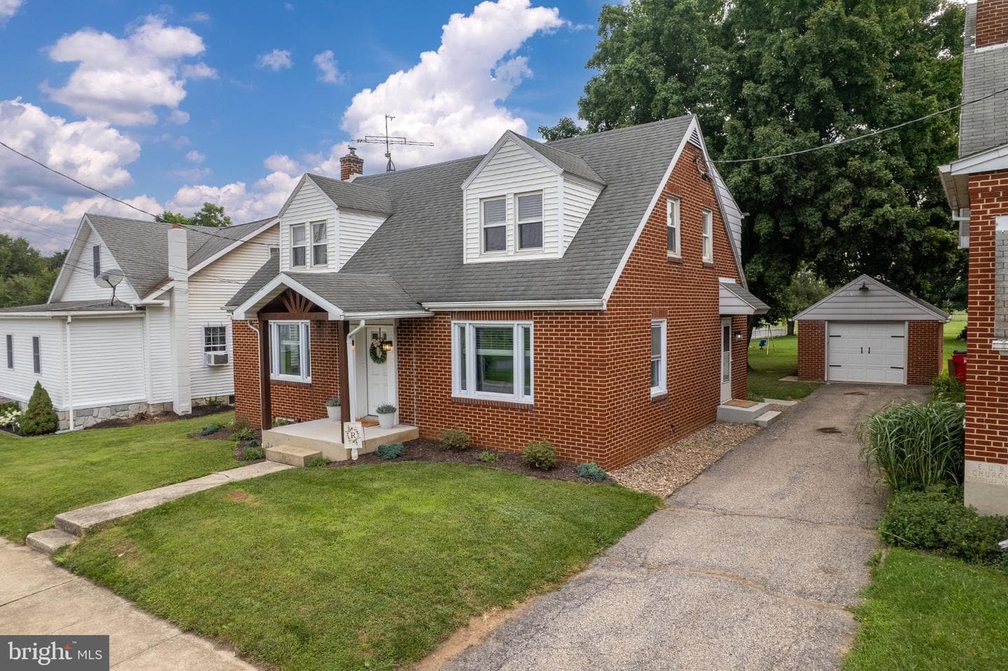 12 Strohm Road photo 3