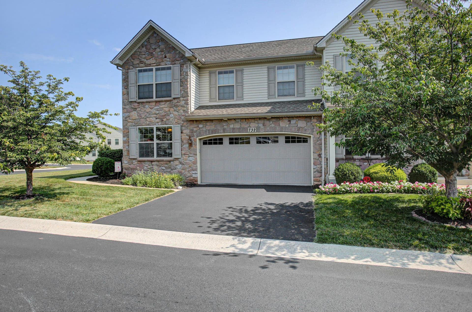 732 Gladstone Court