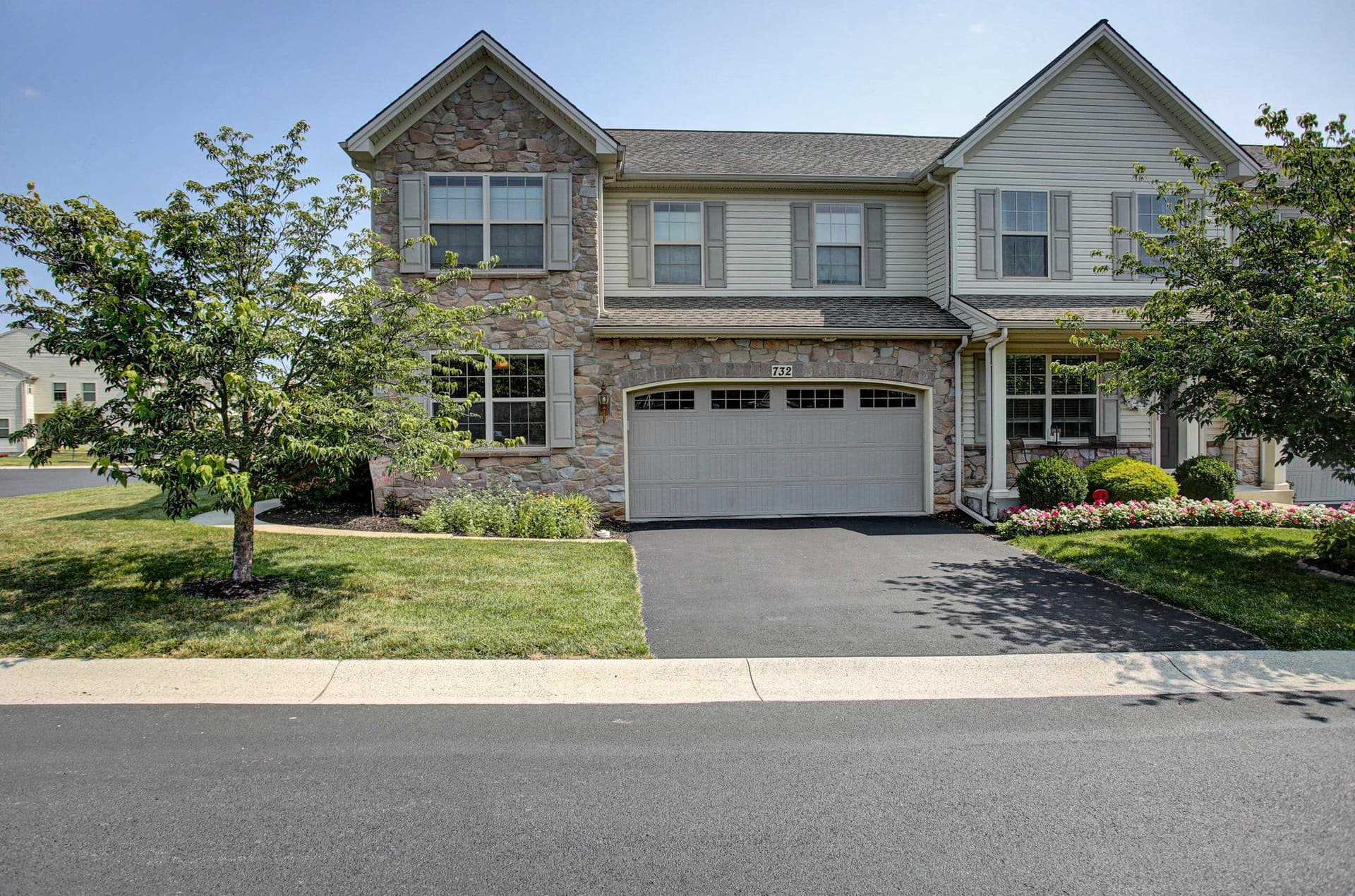 732 Gladstone Court photo 2