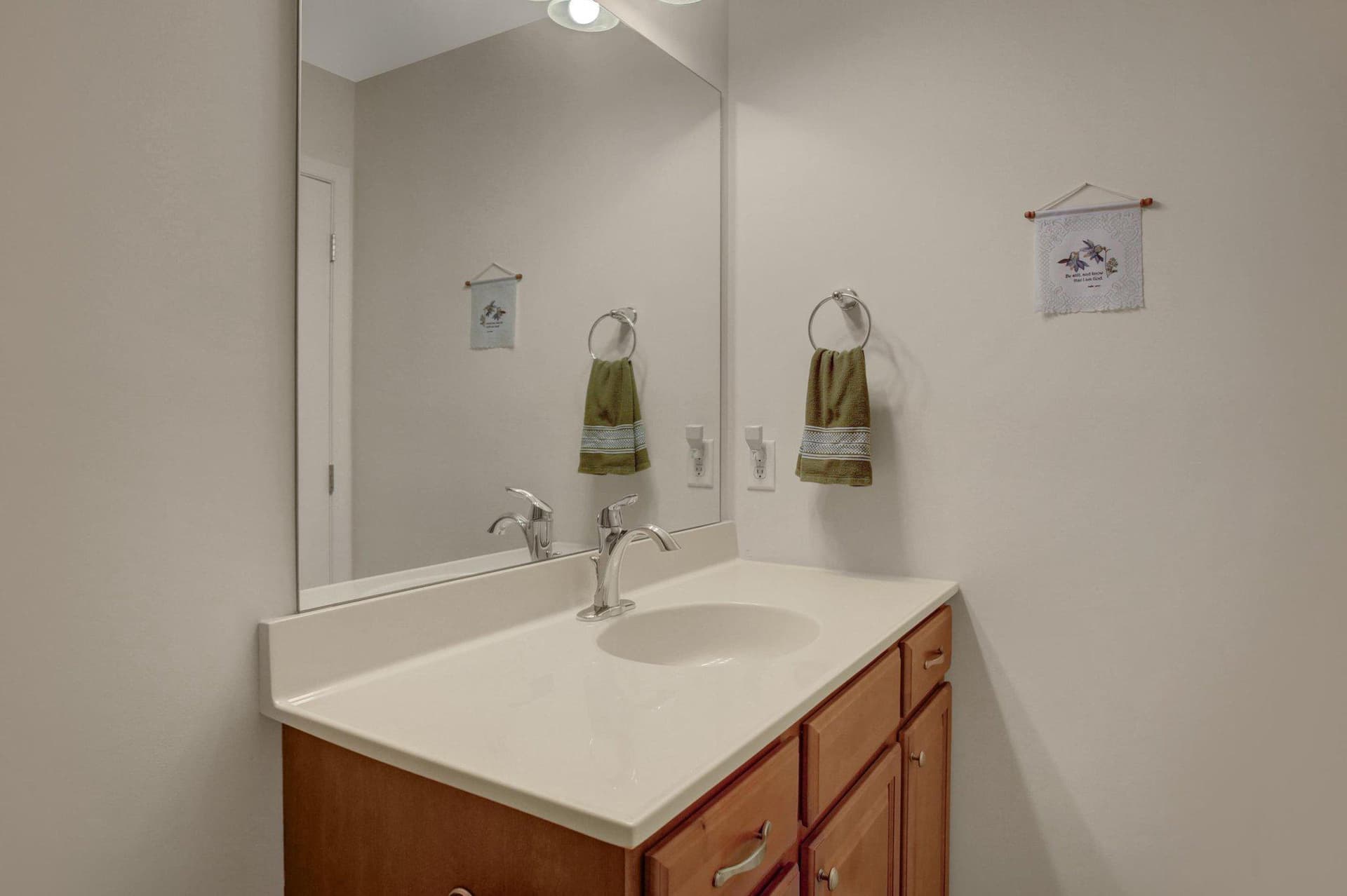 732 Gladstone Court photo 33