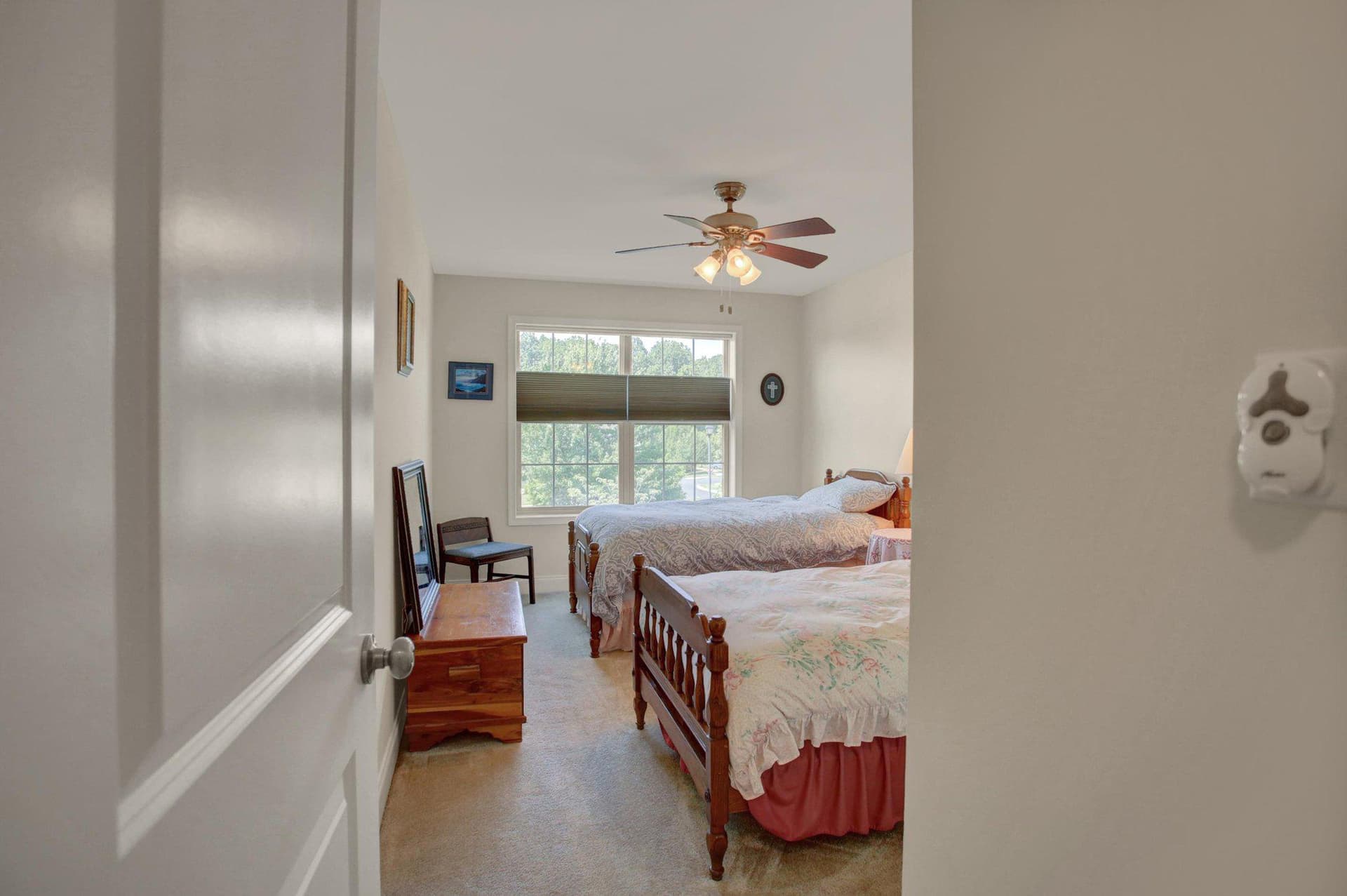732 Gladstone Court photo 34