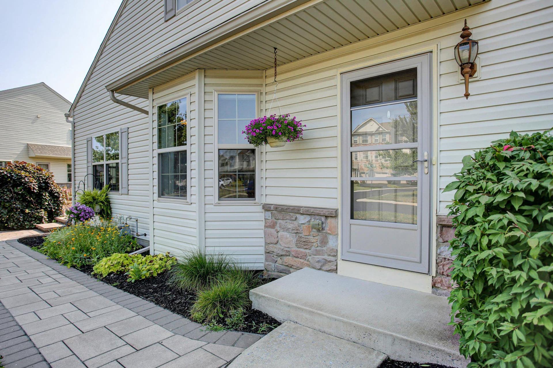 732 Gladstone Court photo 4