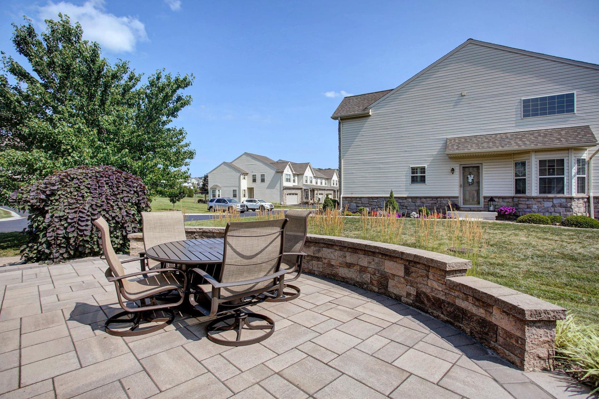 732 Gladstone Court photo 40