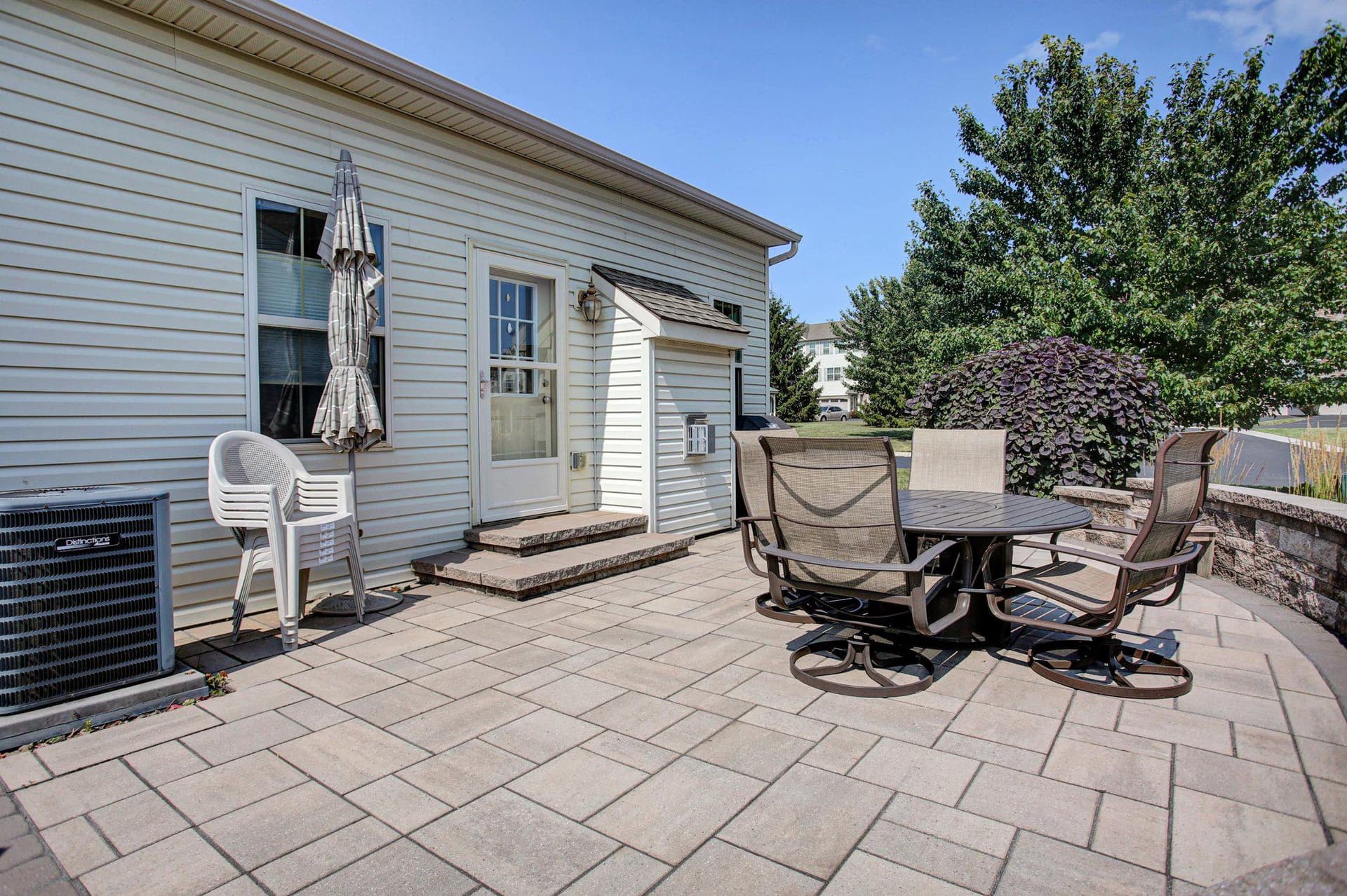 732 Gladstone Court photo 41