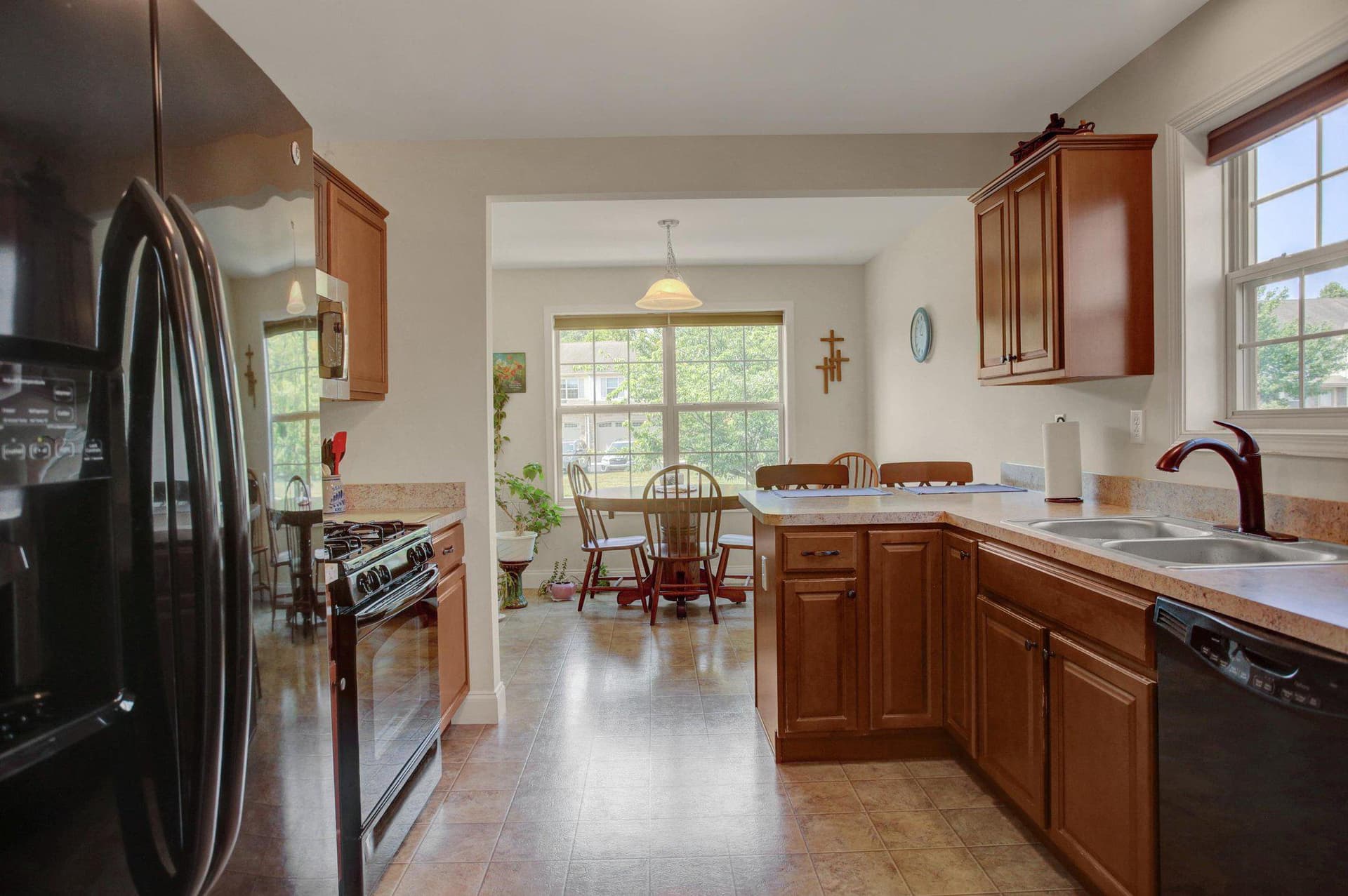 732 Gladstone Court photo 7