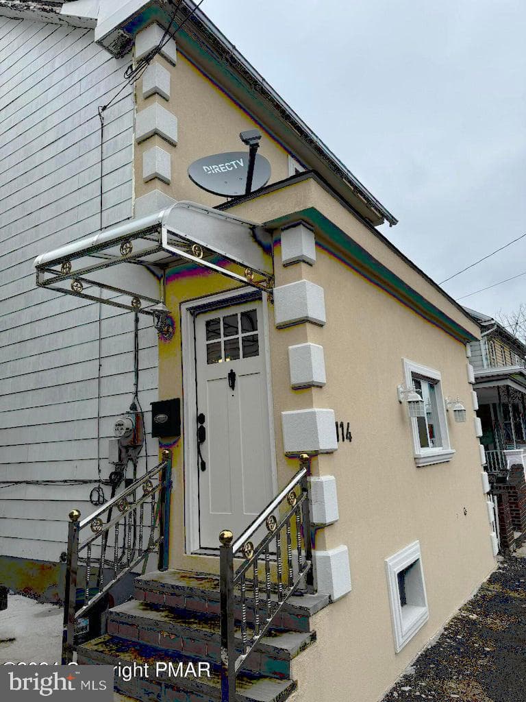 114 E Ludlow Street photo 4