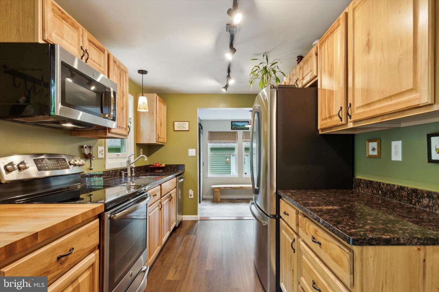 16 Spencer Lane photo 12