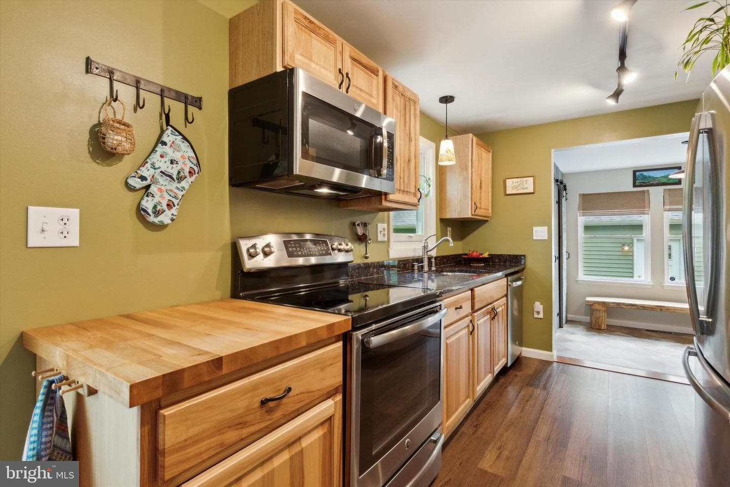 16 Spencer Lane photo 13