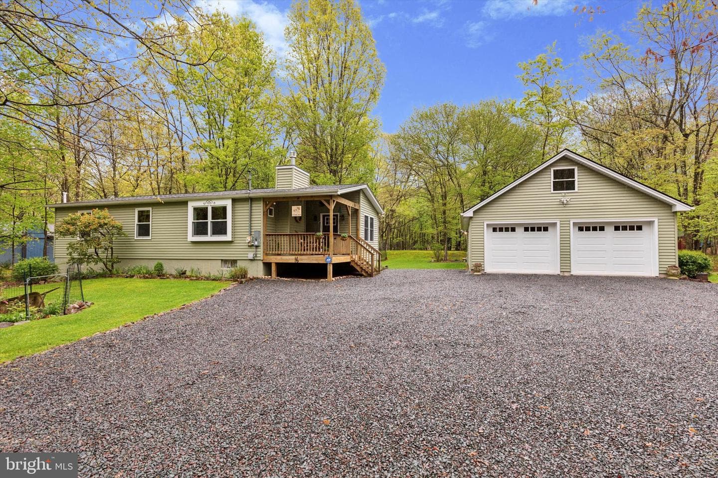 16 Spencer Lane photo 2