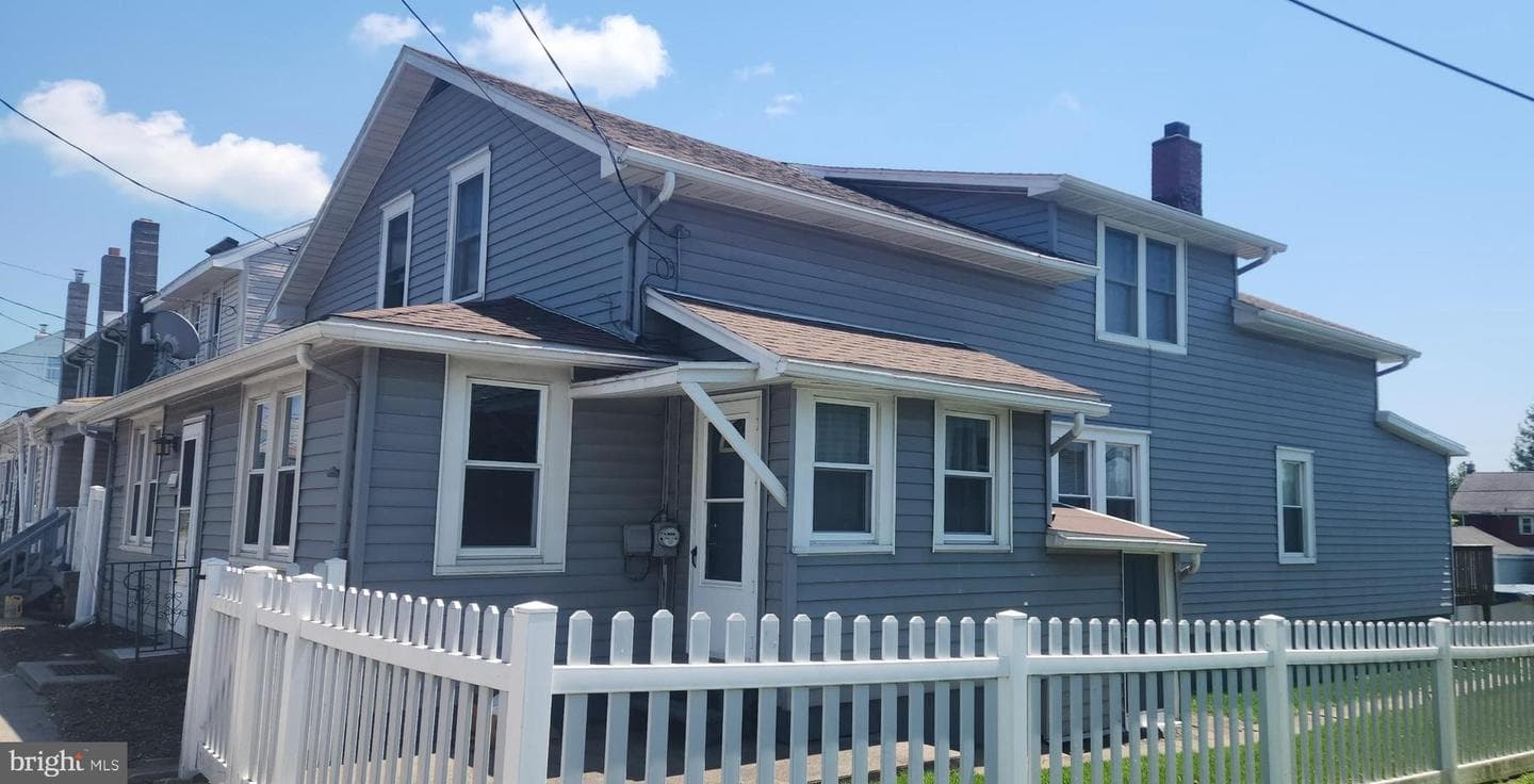 26 Oak Street photo 2