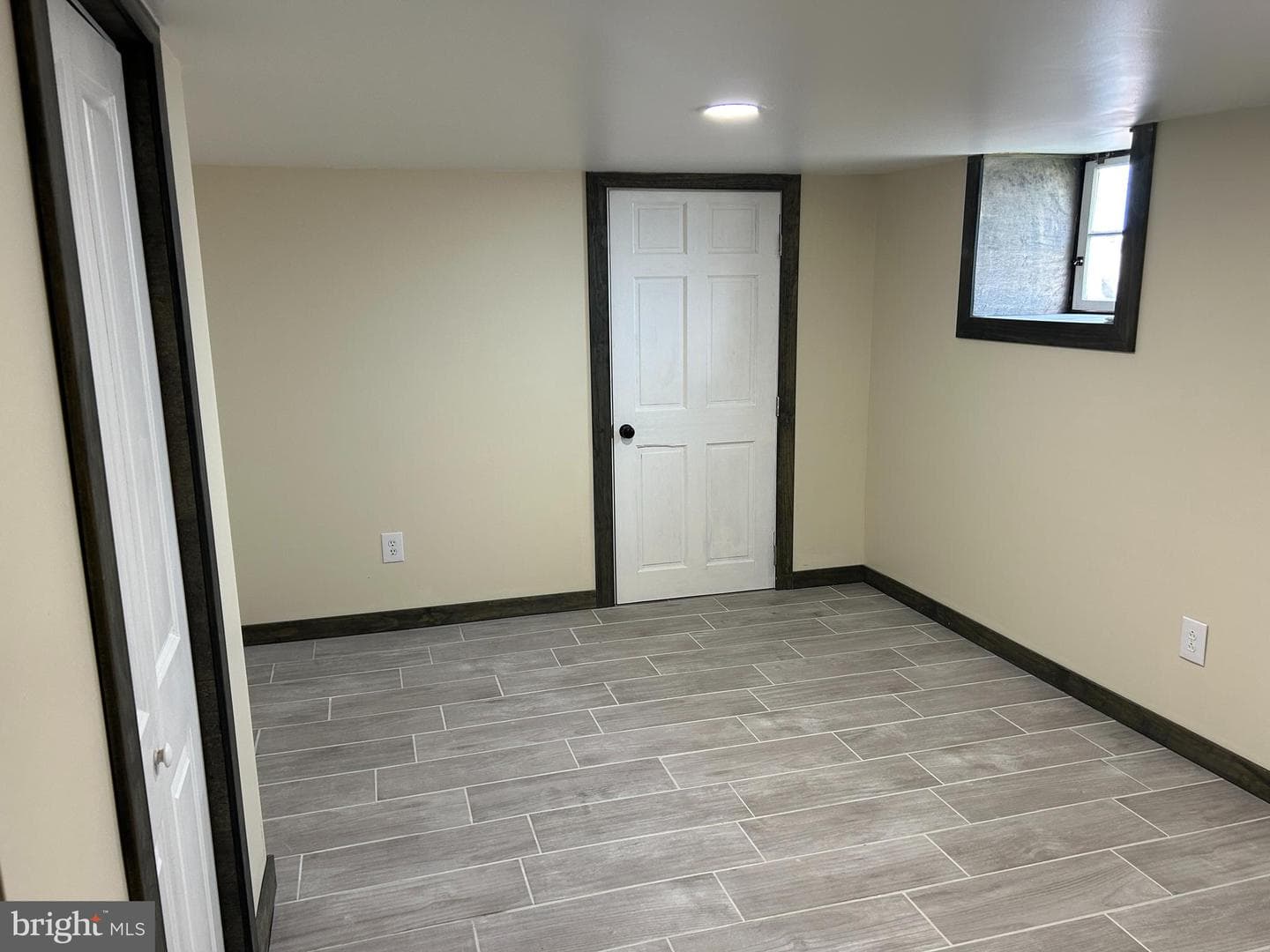 14 W Rhume Street photo 12