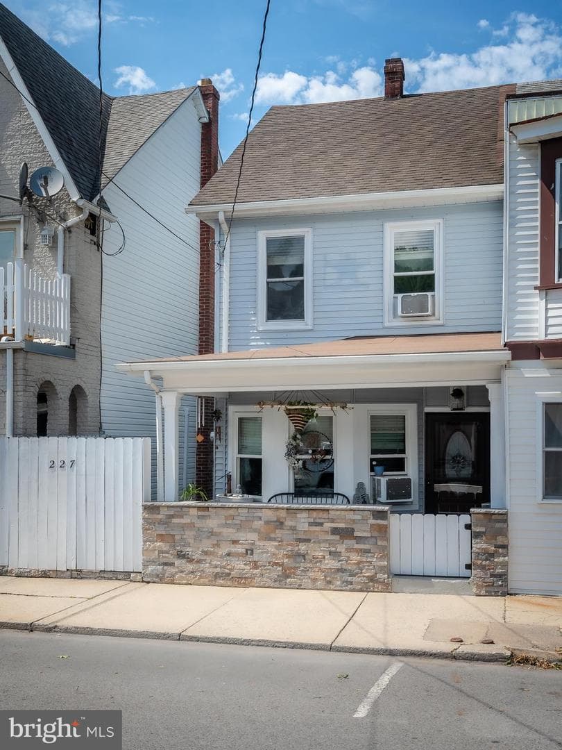 East Bertsch Street photo 1