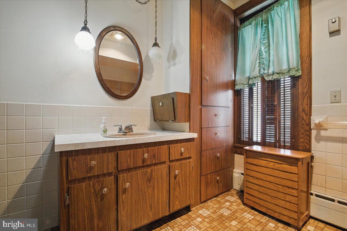 639 Iron Street photo 15