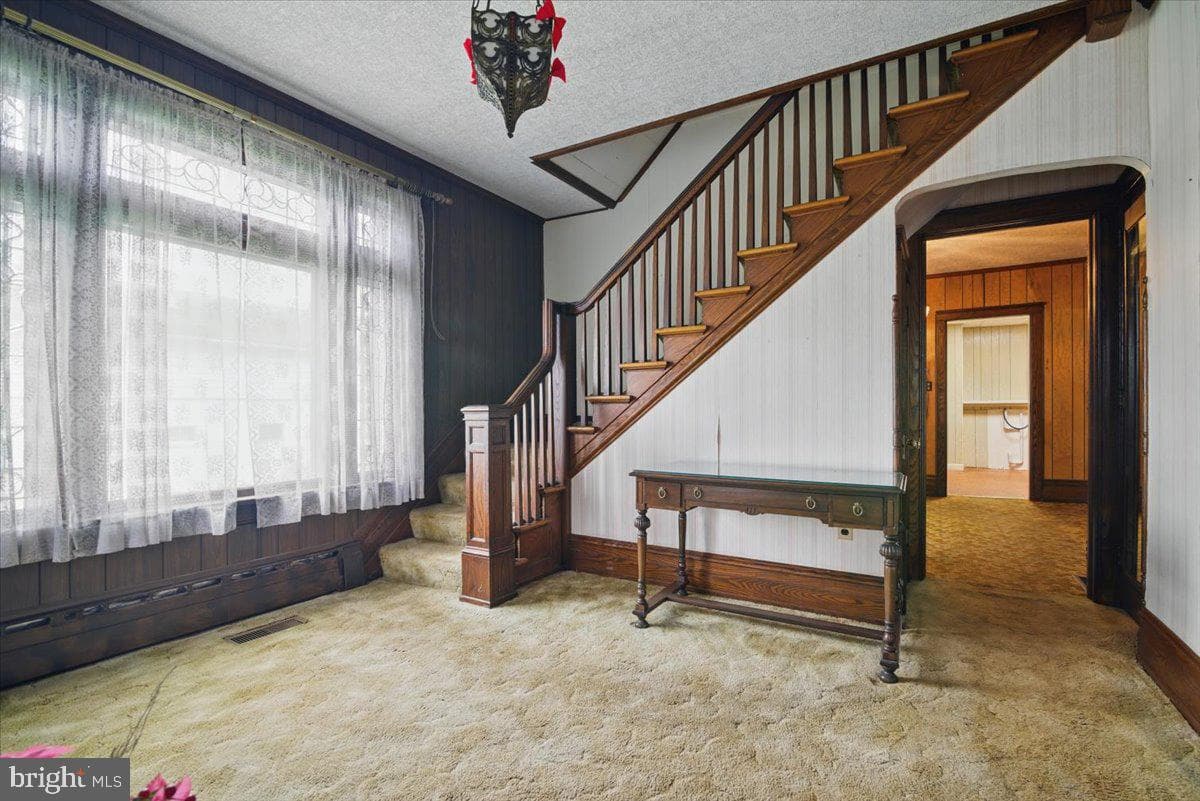 639 Iron Street photo 2