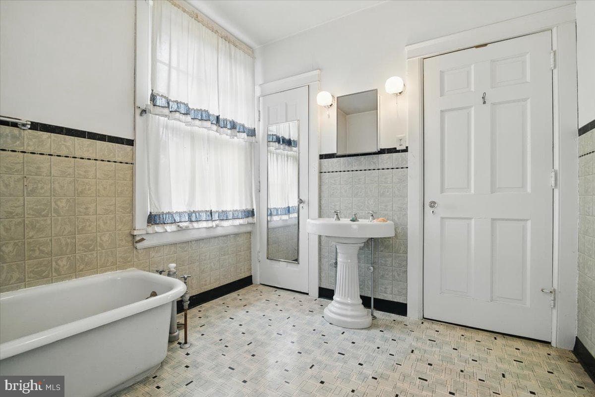 639 Iron Street photo 28