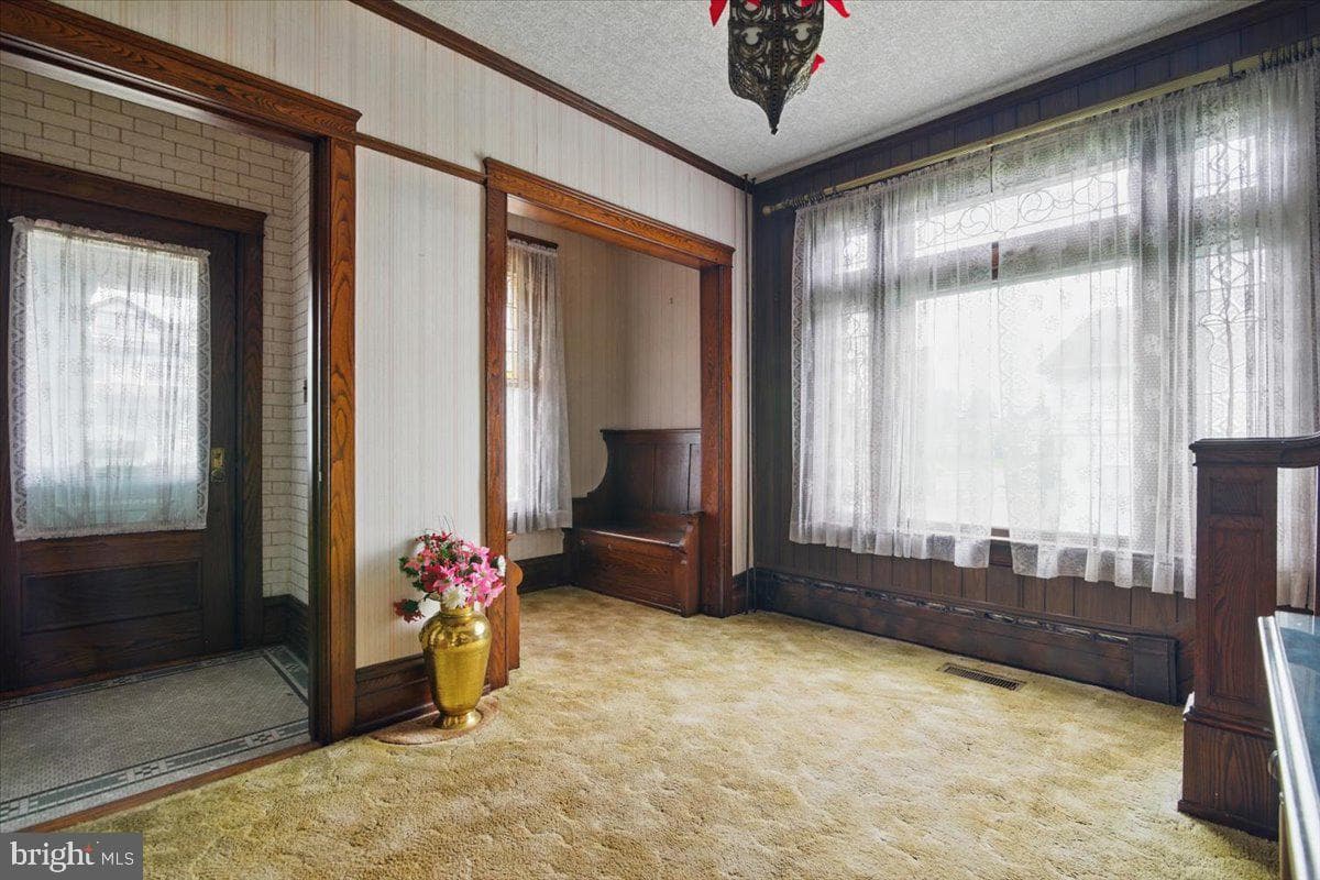 639 Iron Street photo 3