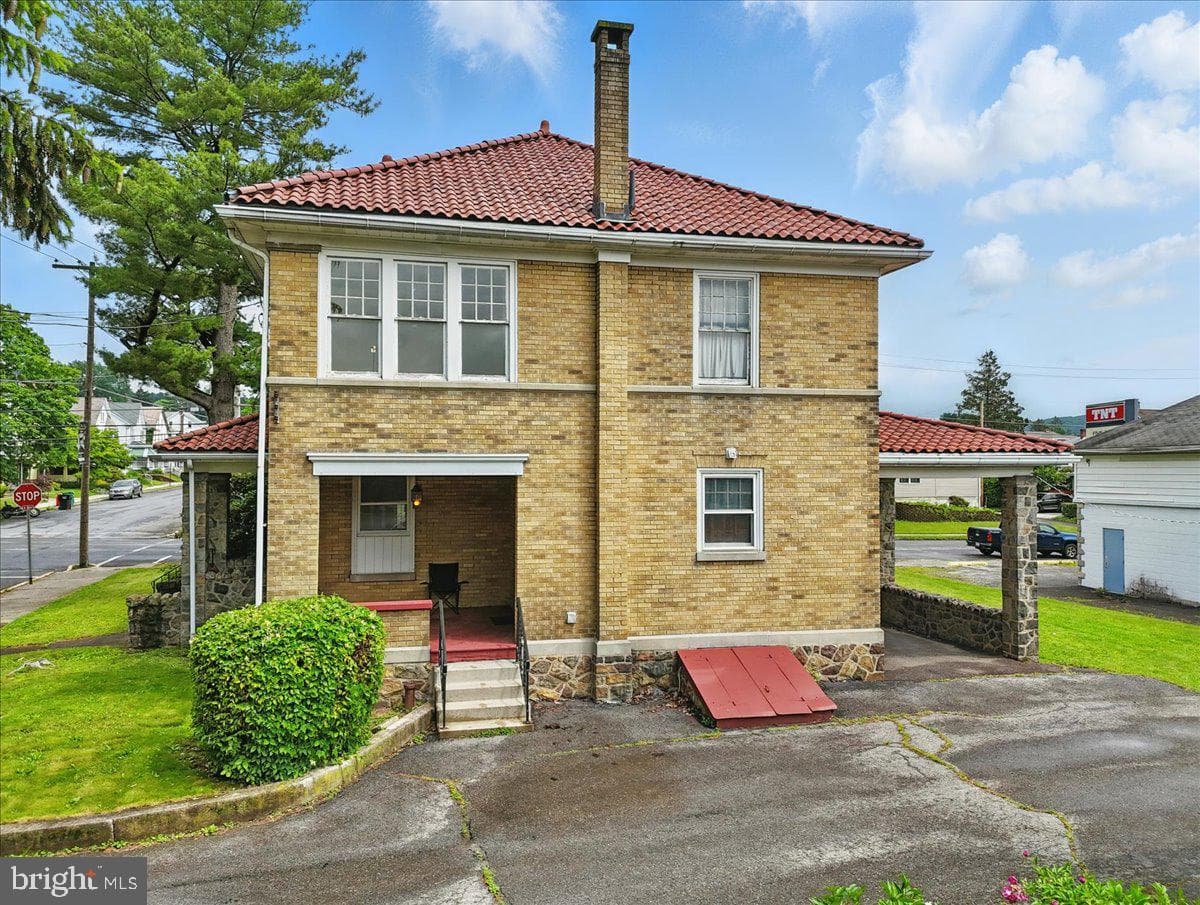 639 Iron Street photo 37