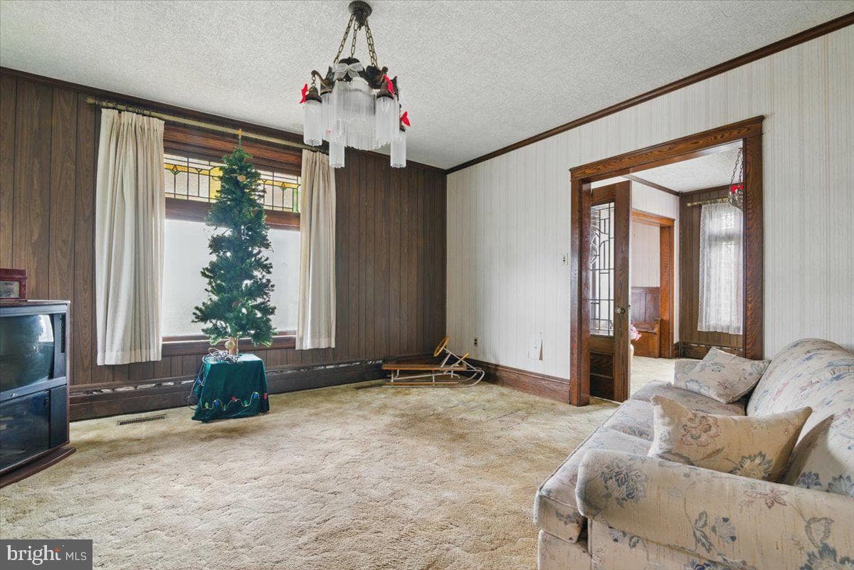 639 Iron Street photo 6