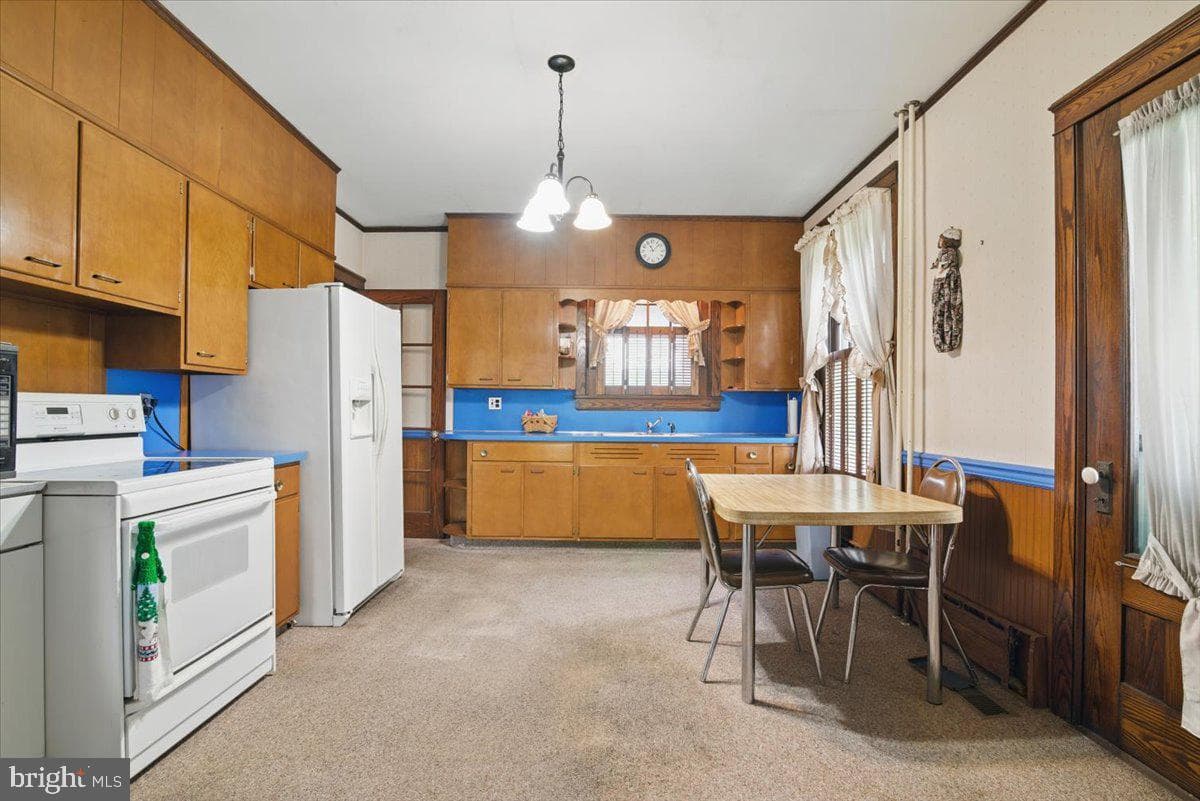 639 Iron Street photo 8