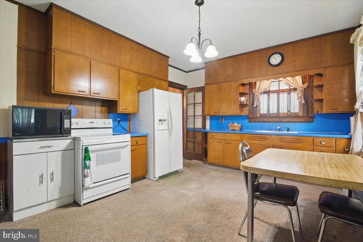 639 Iron Street photo 9