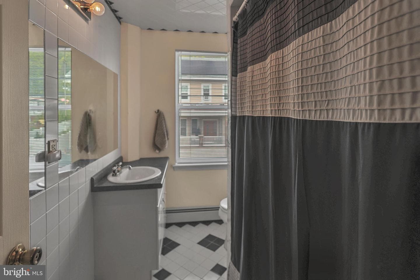 431 Center Avenue photo 17