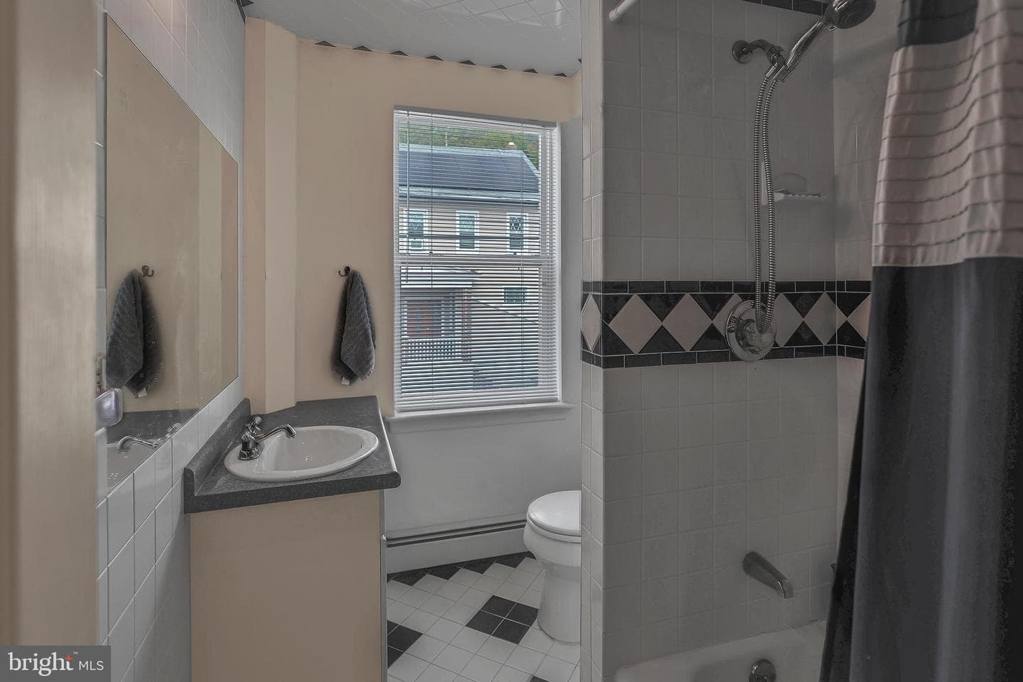 431 Center Avenue photo 18