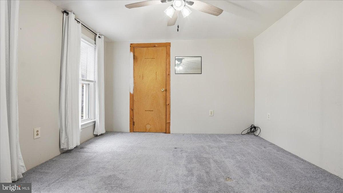 239 W Bertsch Street photo 37