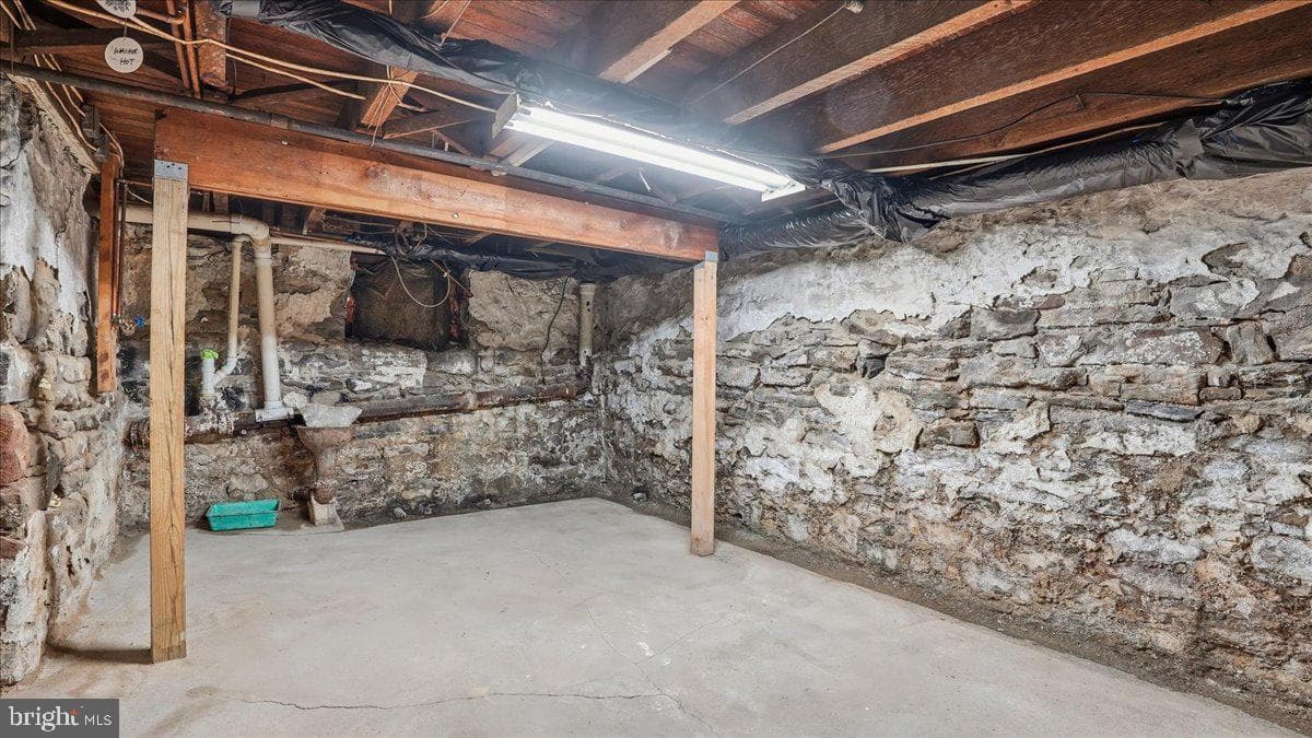 239 W Bertsch Street photo 49