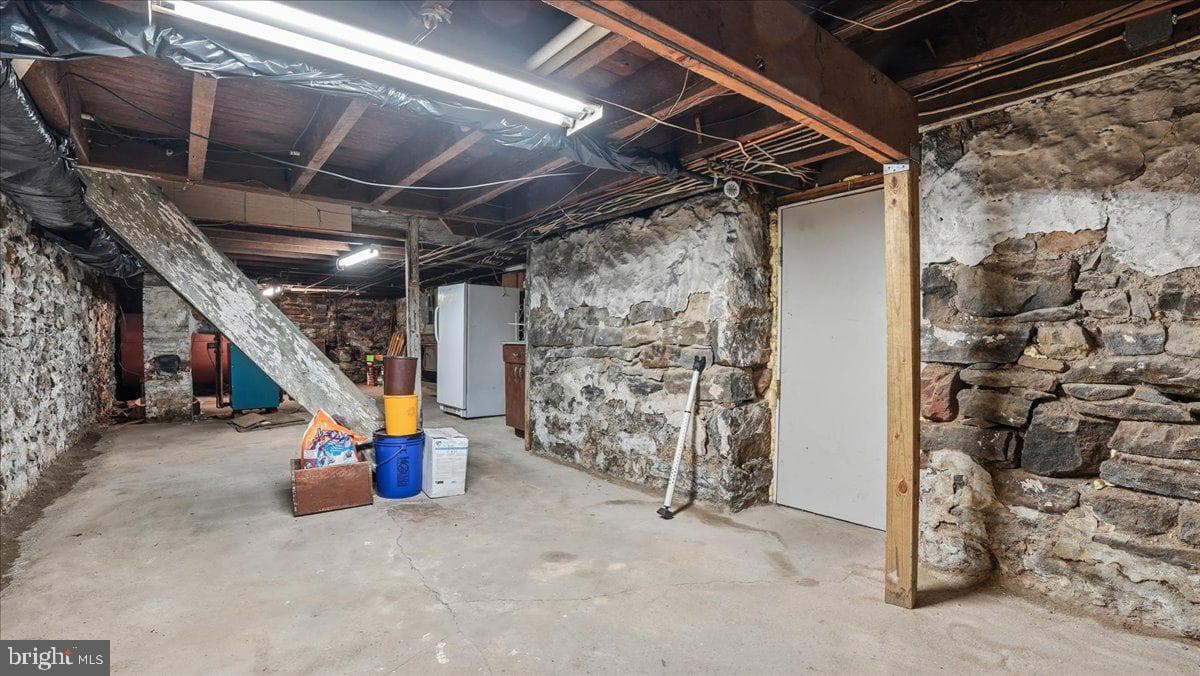 239 W Bertsch Street photo 50