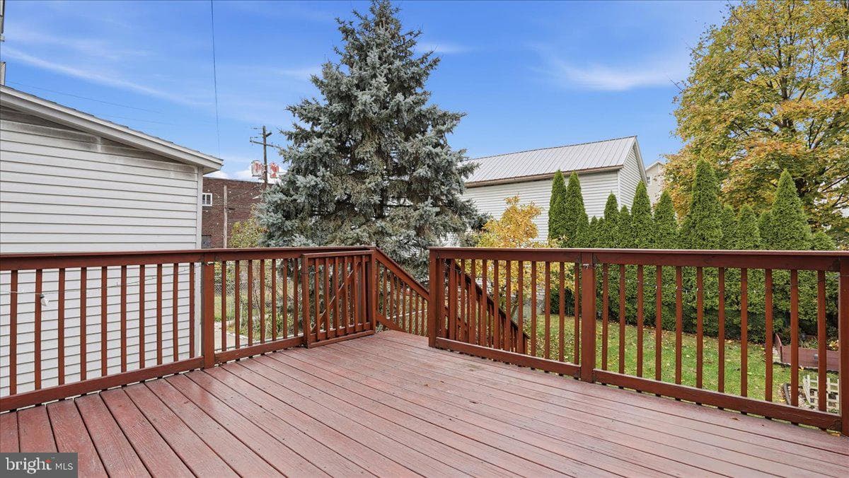 239 W Bertsch Street photo 54
