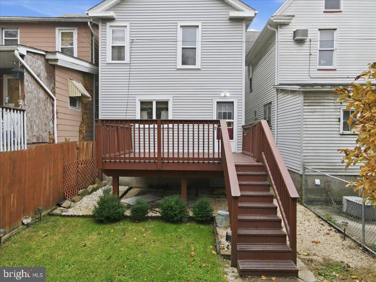 239 W Bertsch Street photo 57