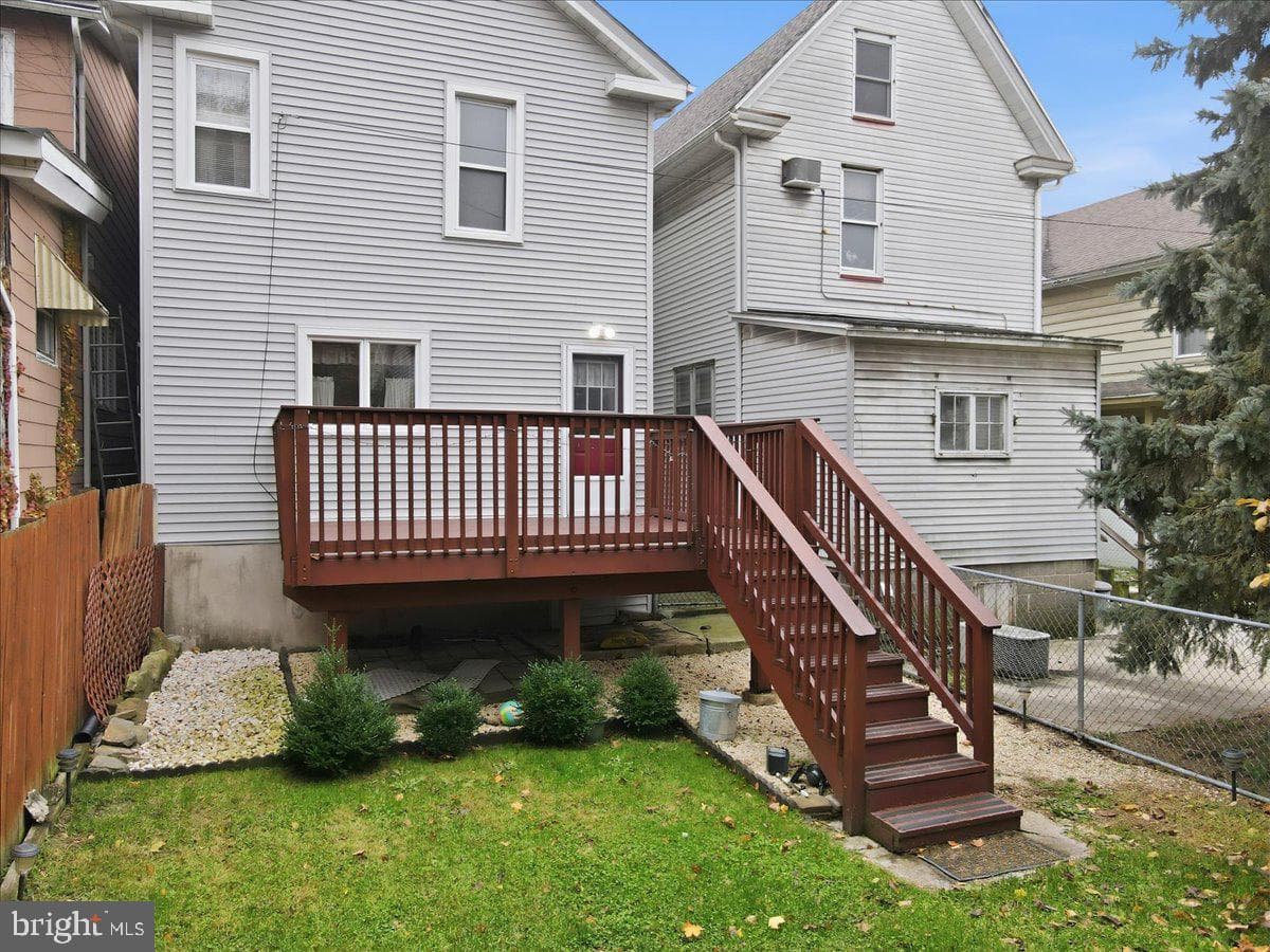 239 W Bertsch Street photo 58