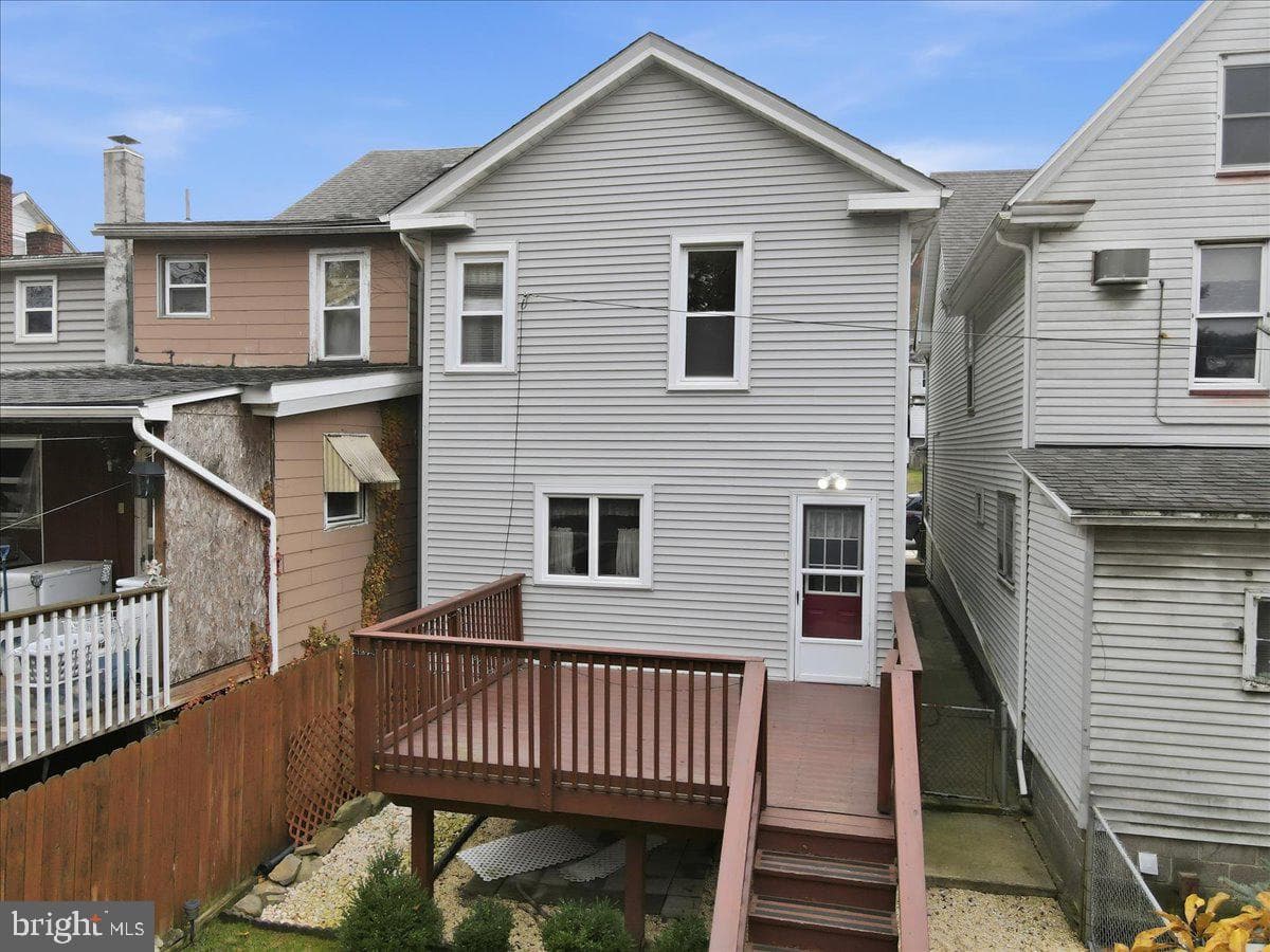 239 W Bertsch Street photo 60