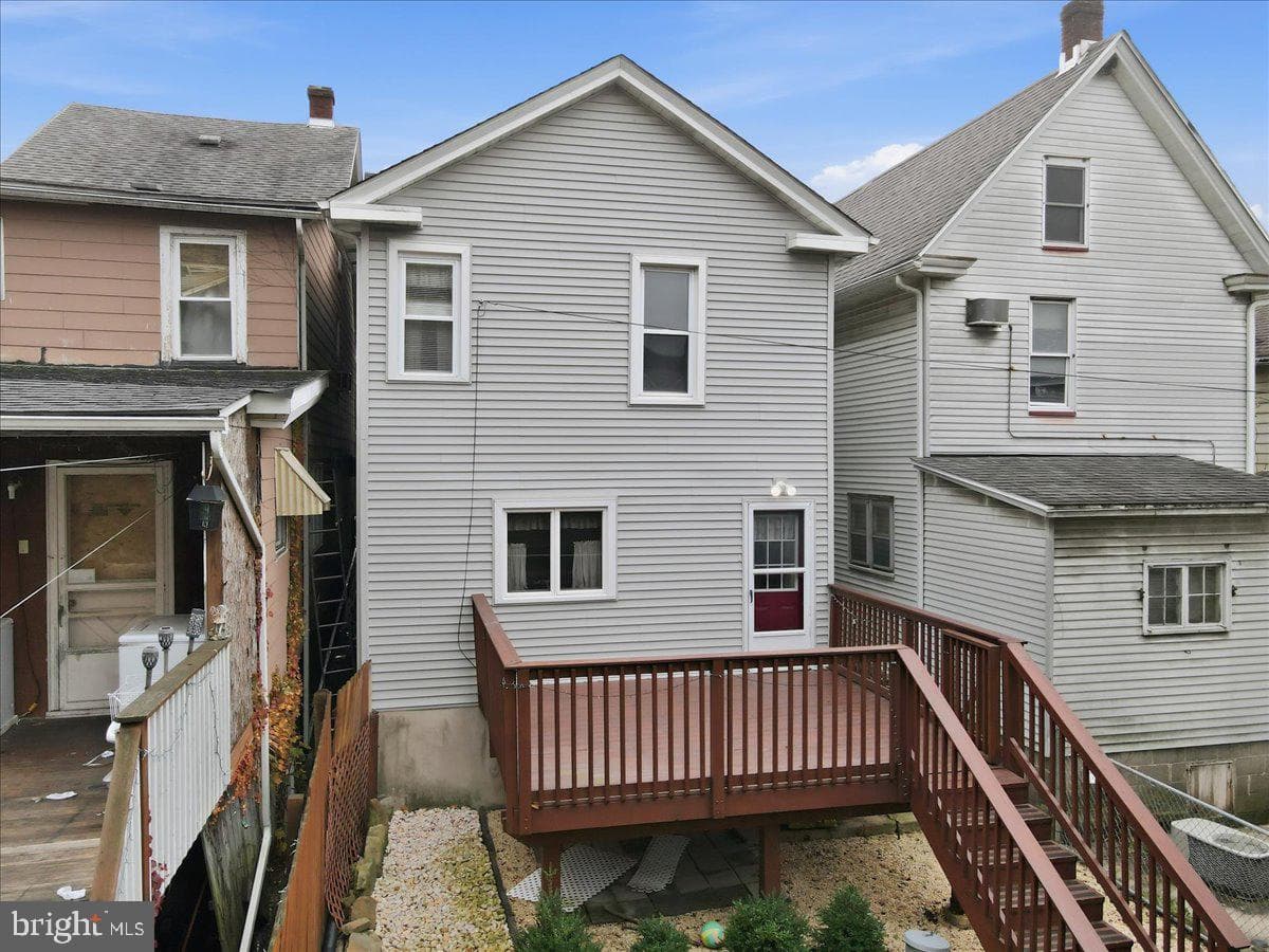 239 W Bertsch Street photo 62