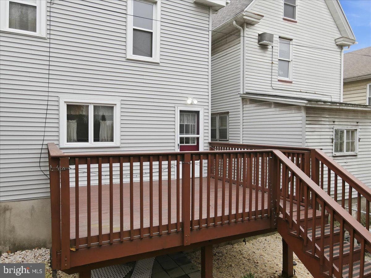 239 W Bertsch Street photo 63
